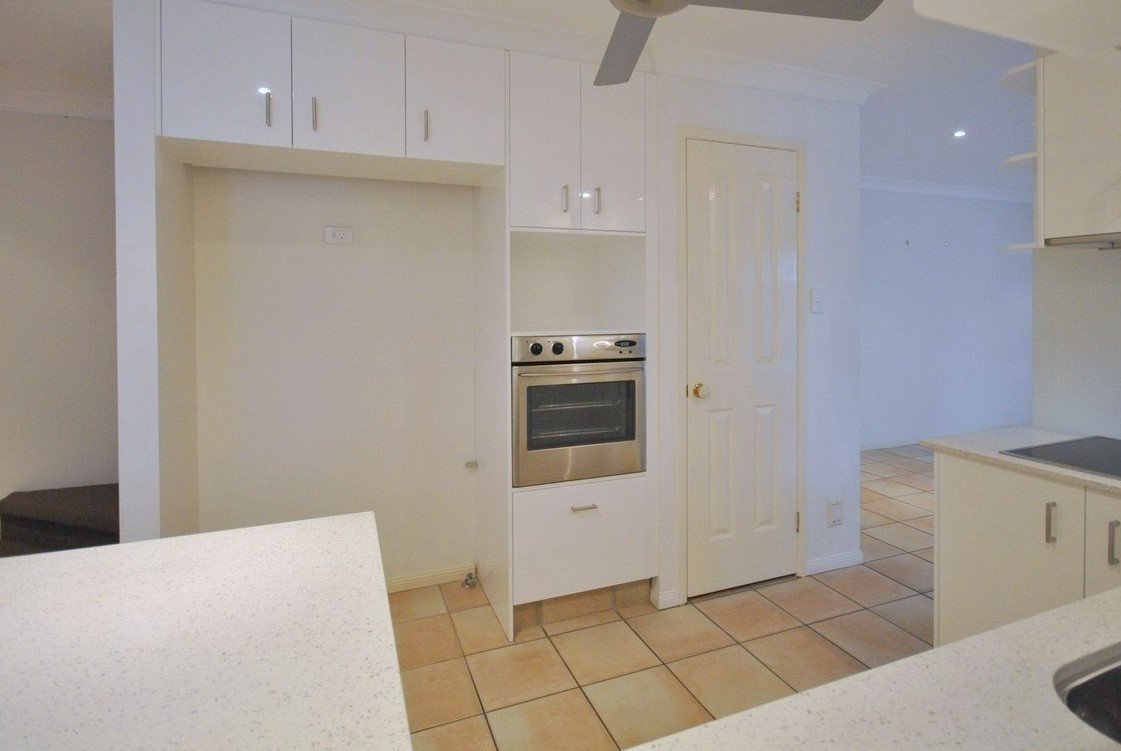 2/25 Charlton Street SOUTHPORT 7