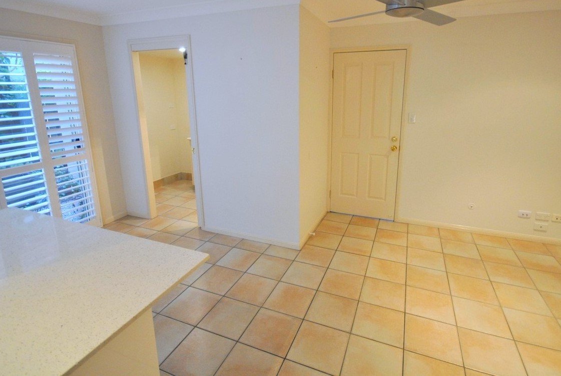 2/25 Charlton Street SOUTHPORT 8