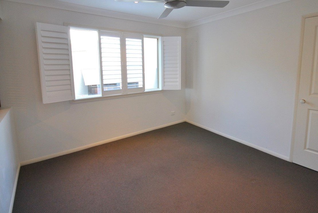 2/25 Charlton Street SOUTHPORT 14