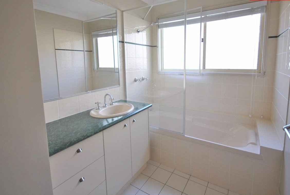 2/25 Charlton Street SOUTHPORT 16