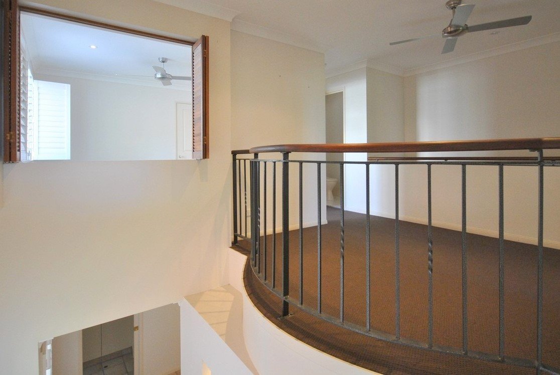 2/25 Charlton Street SOUTHPORT 18