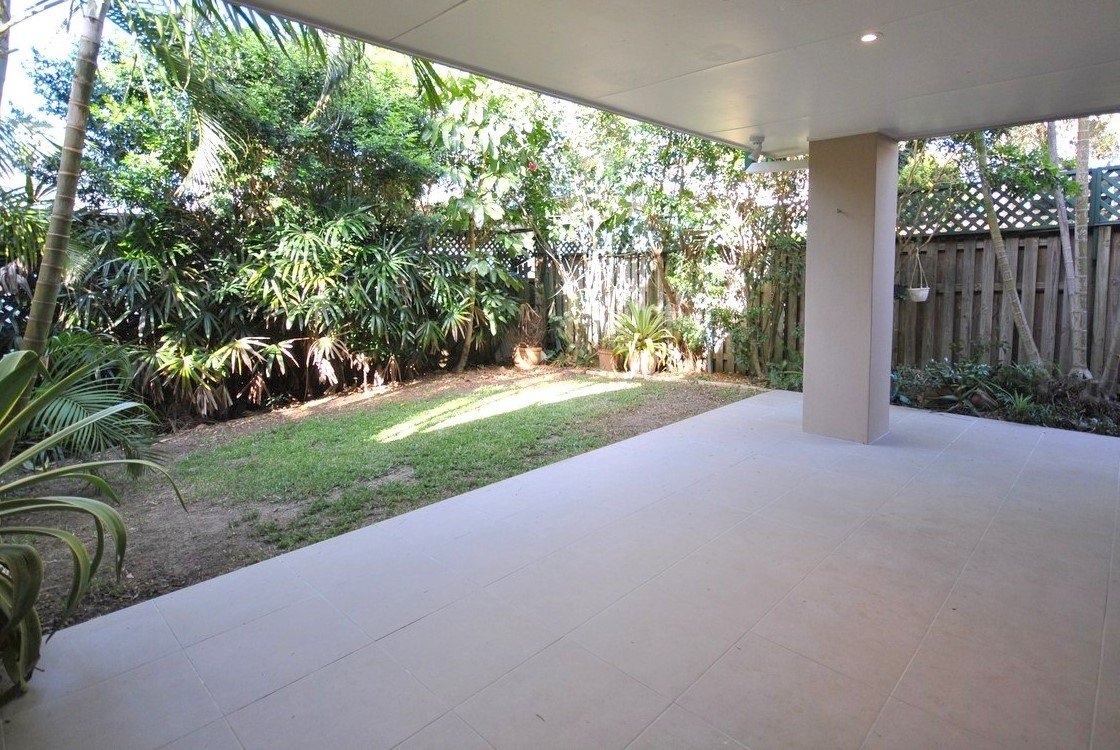 2/25 Charlton Street SOUTHPORT 21