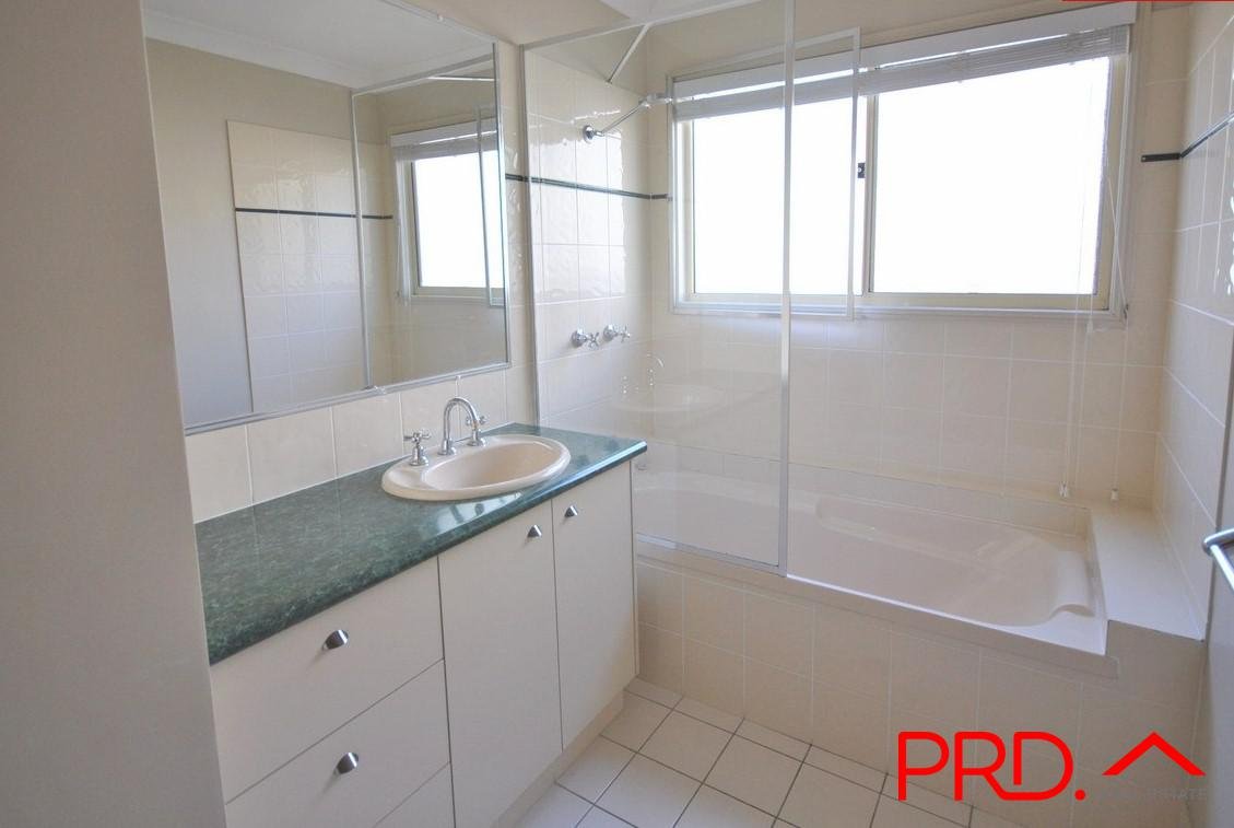 2/25 Charlton Street SOUTHPORT 7