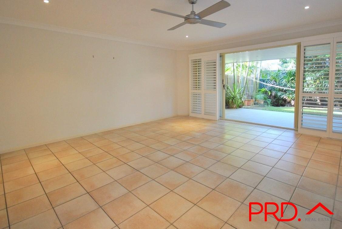2/25 Charlton Street SOUTHPORT 2