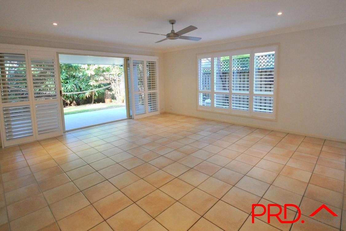 2/25 Charlton Street SOUTHPORT 3