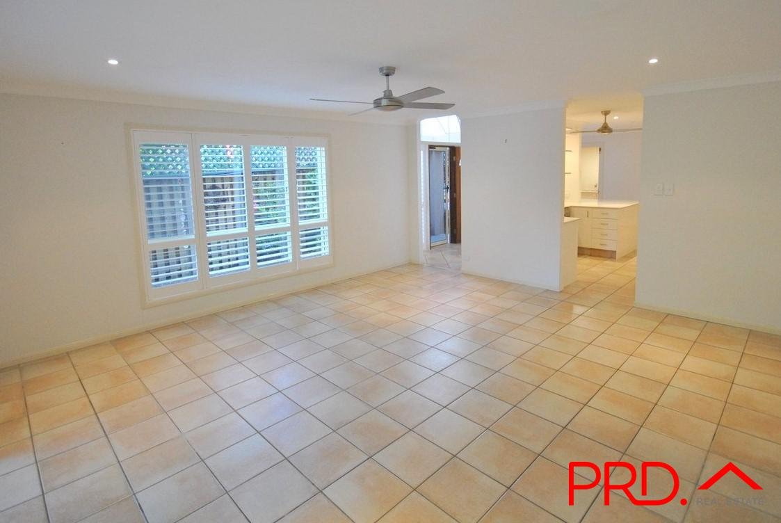 2/25 Charlton Street SOUTHPORT 4