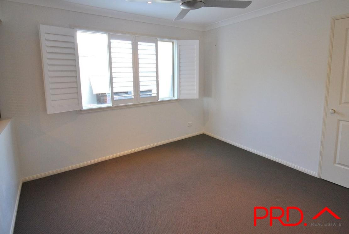 2/25 Charlton Street SOUTHPORT 14