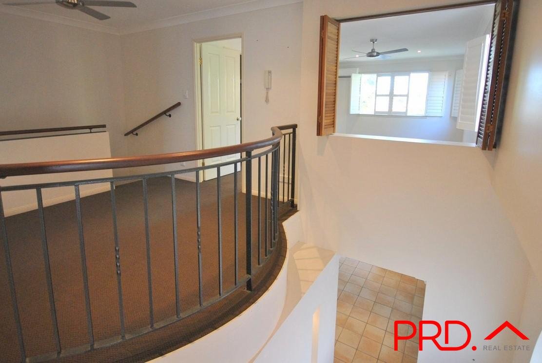 2/25 Charlton Street SOUTHPORT 17