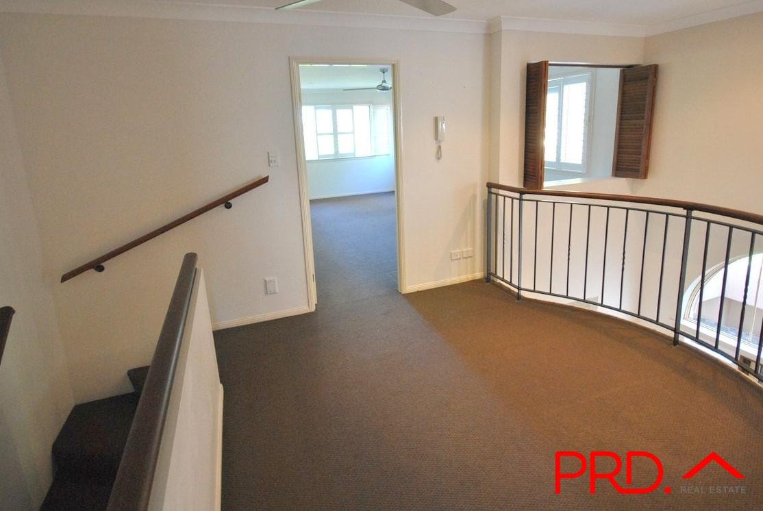 2/25 Charlton Street SOUTHPORT 19