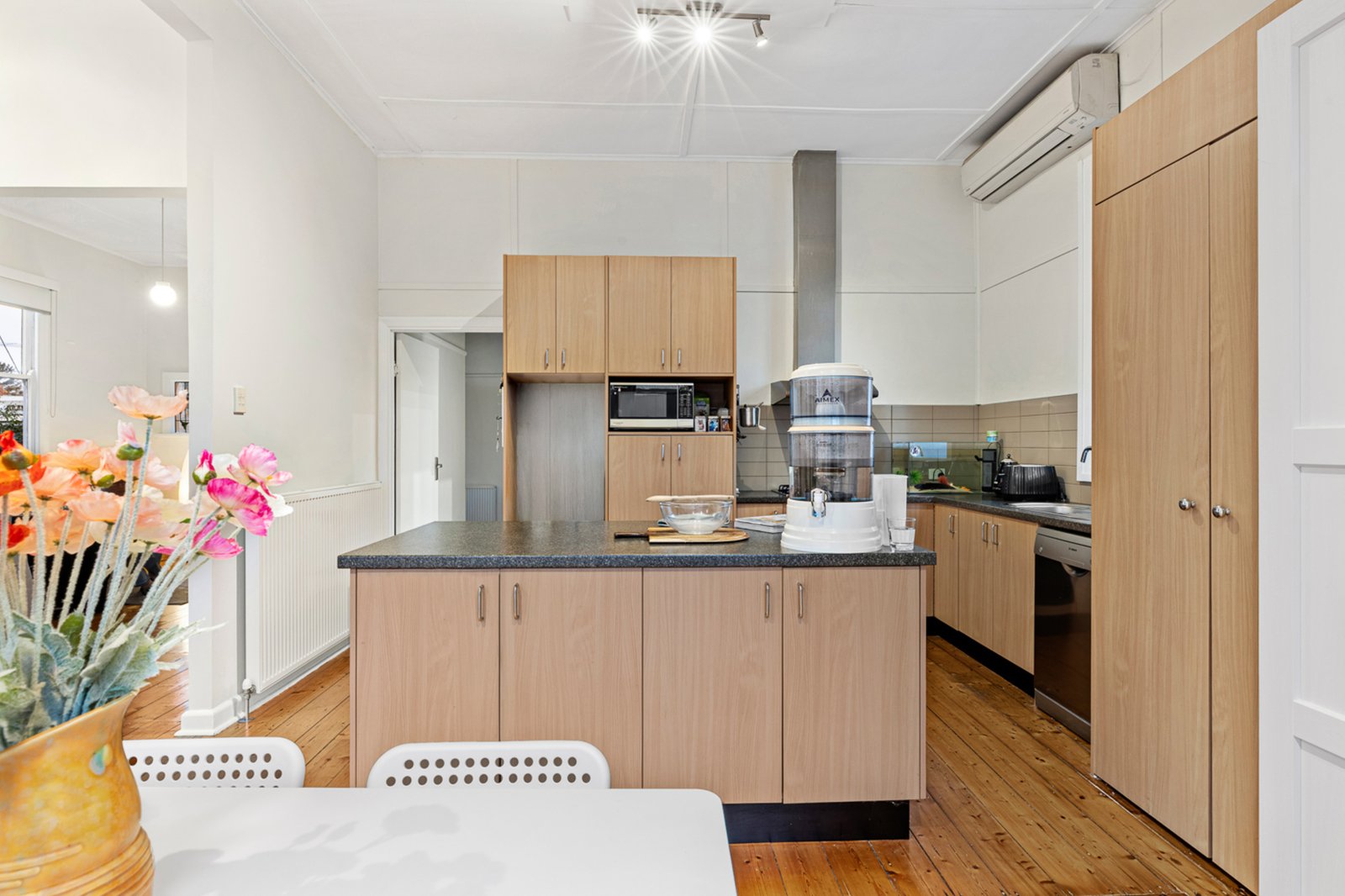 Gallery: 225 Drummond Street South