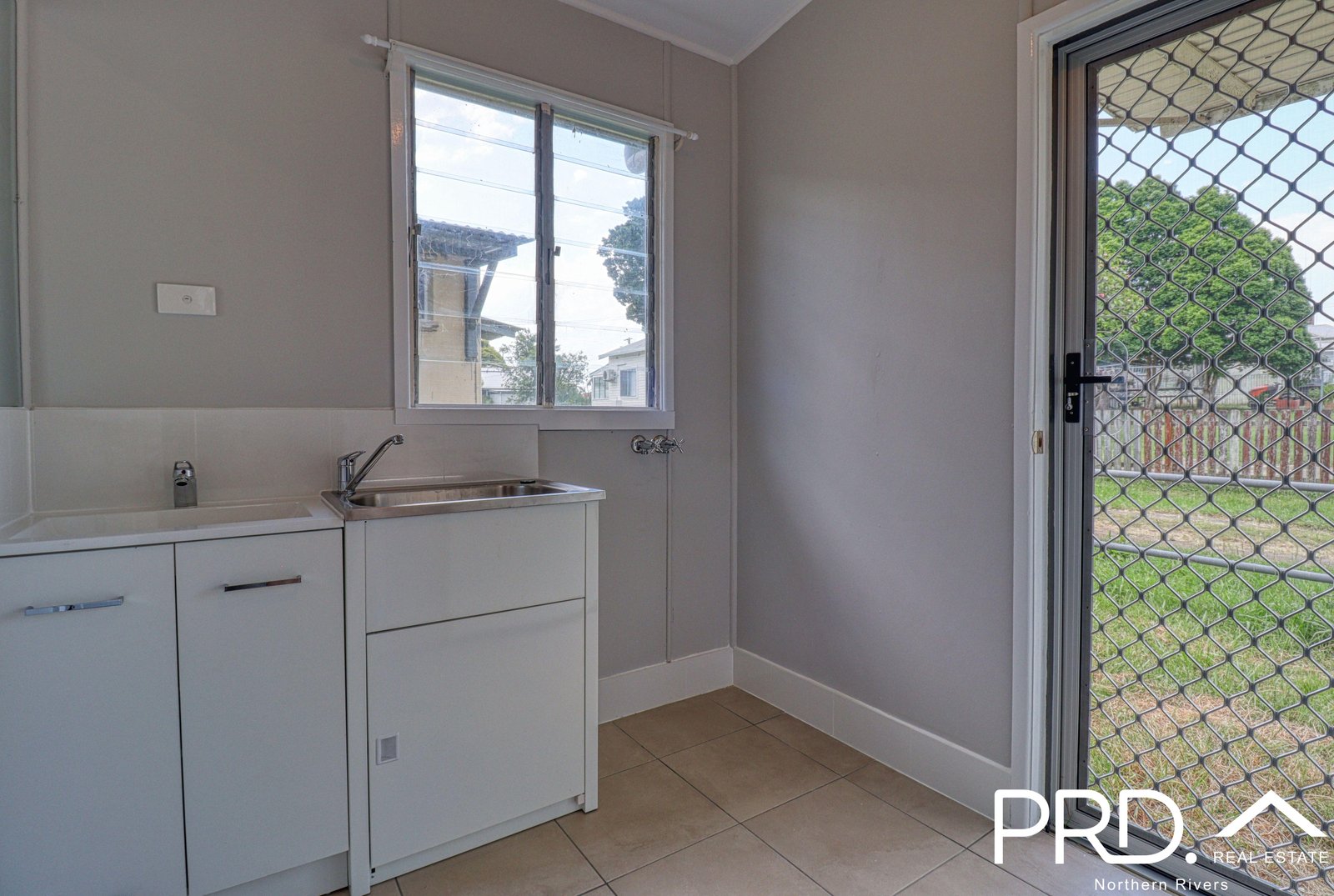 2/25 East Street CASINO 6