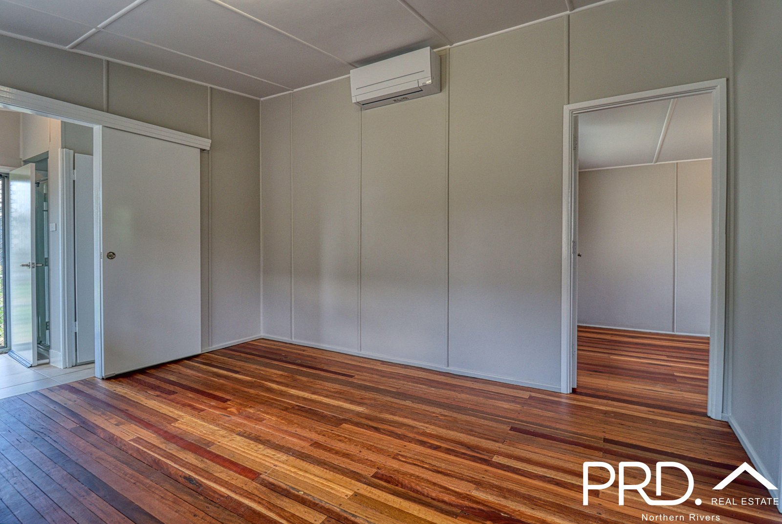 2/25 East Street CASINO 7