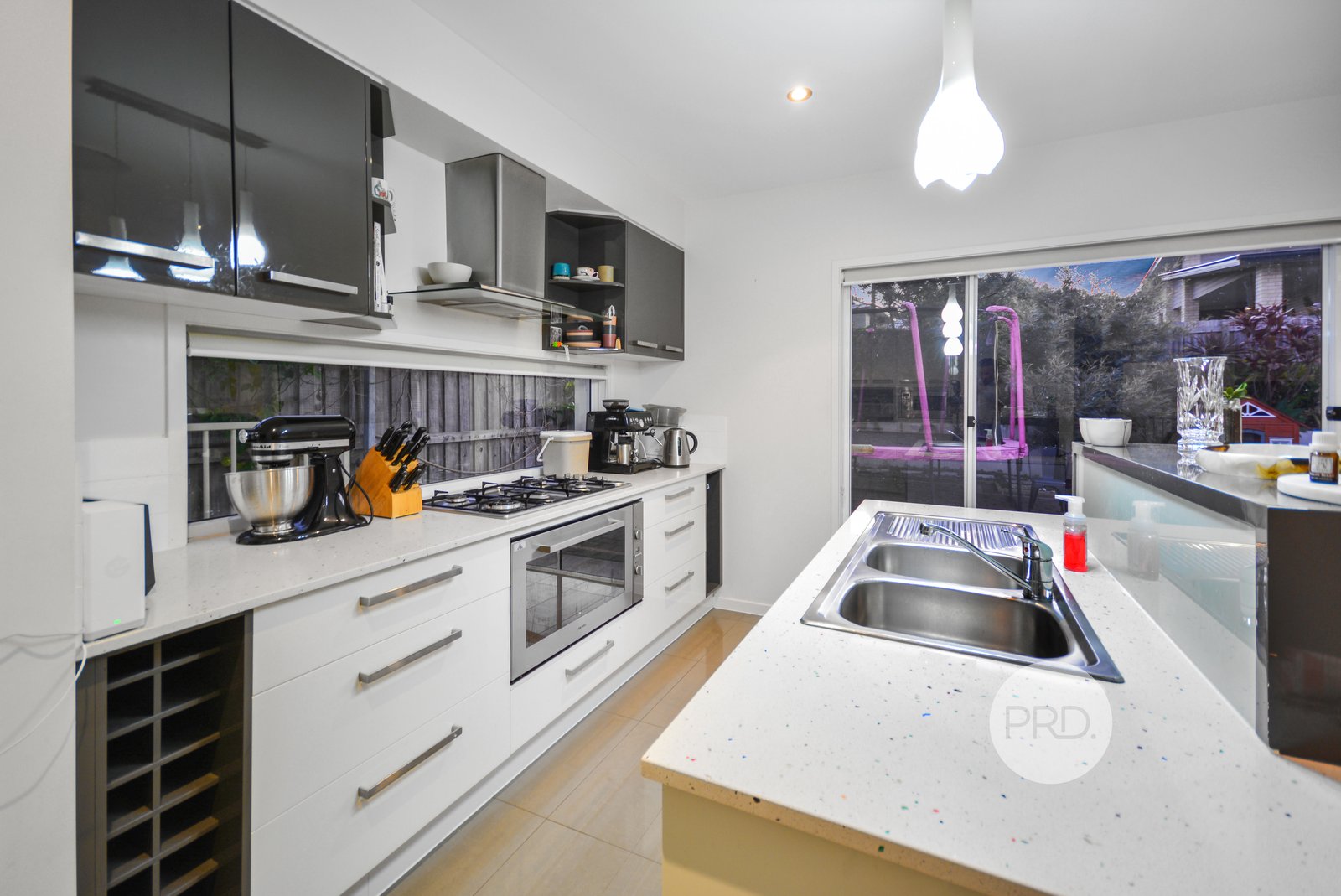 2/25 Kellehers  POTTSVILLE 3