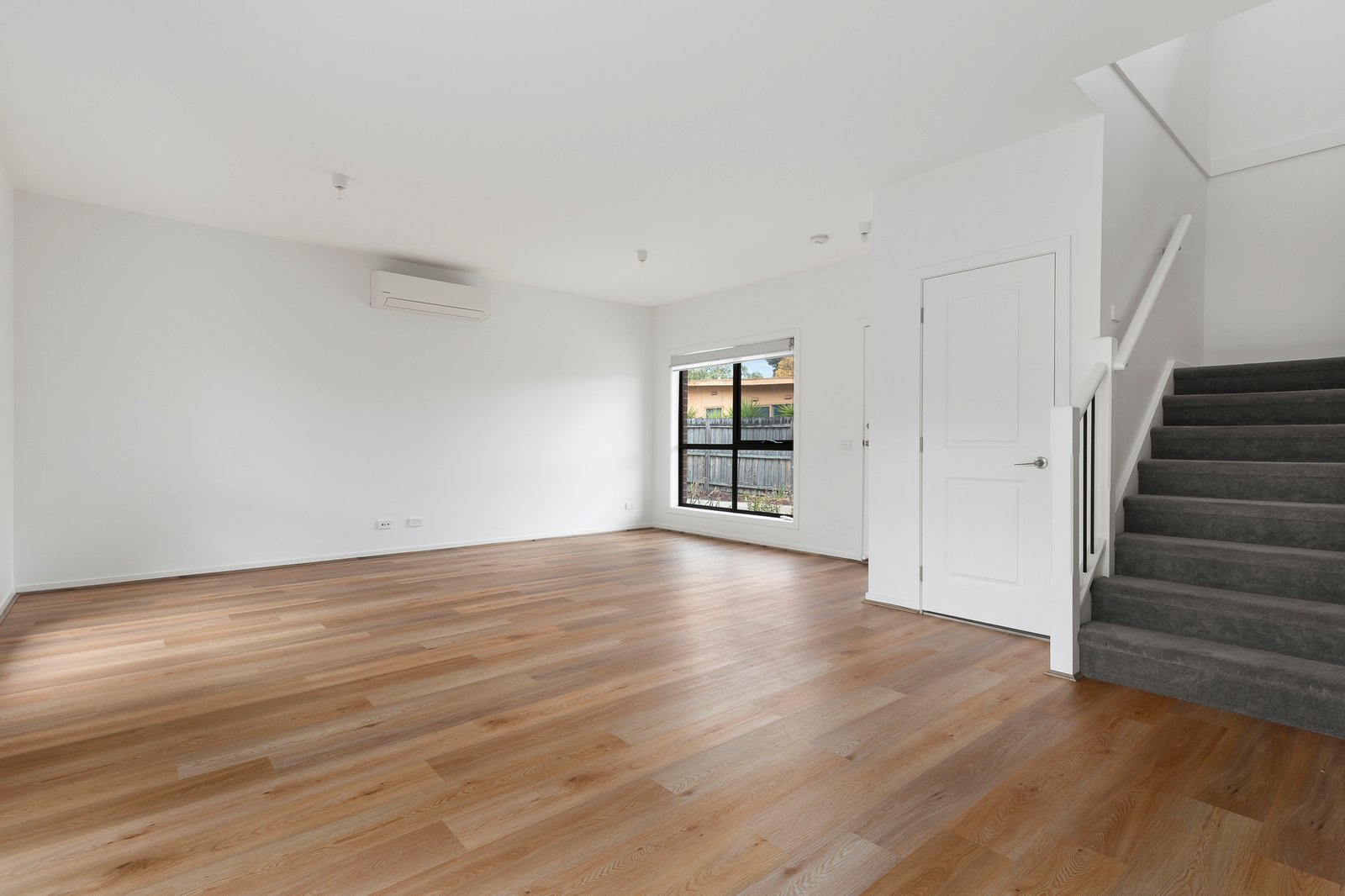Gallery: 2/25 Larool Crescent
