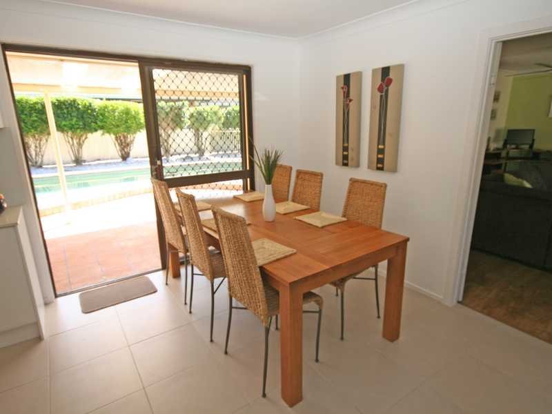 225 Mallawa Drive PALM BEACH 4