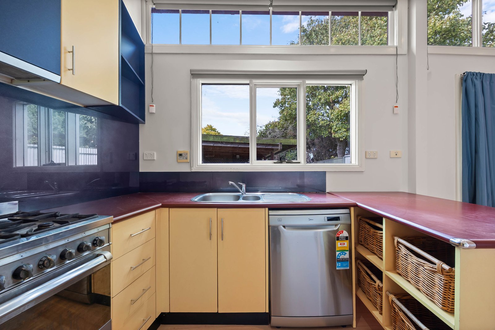 Gallery: 225 Raglan St South