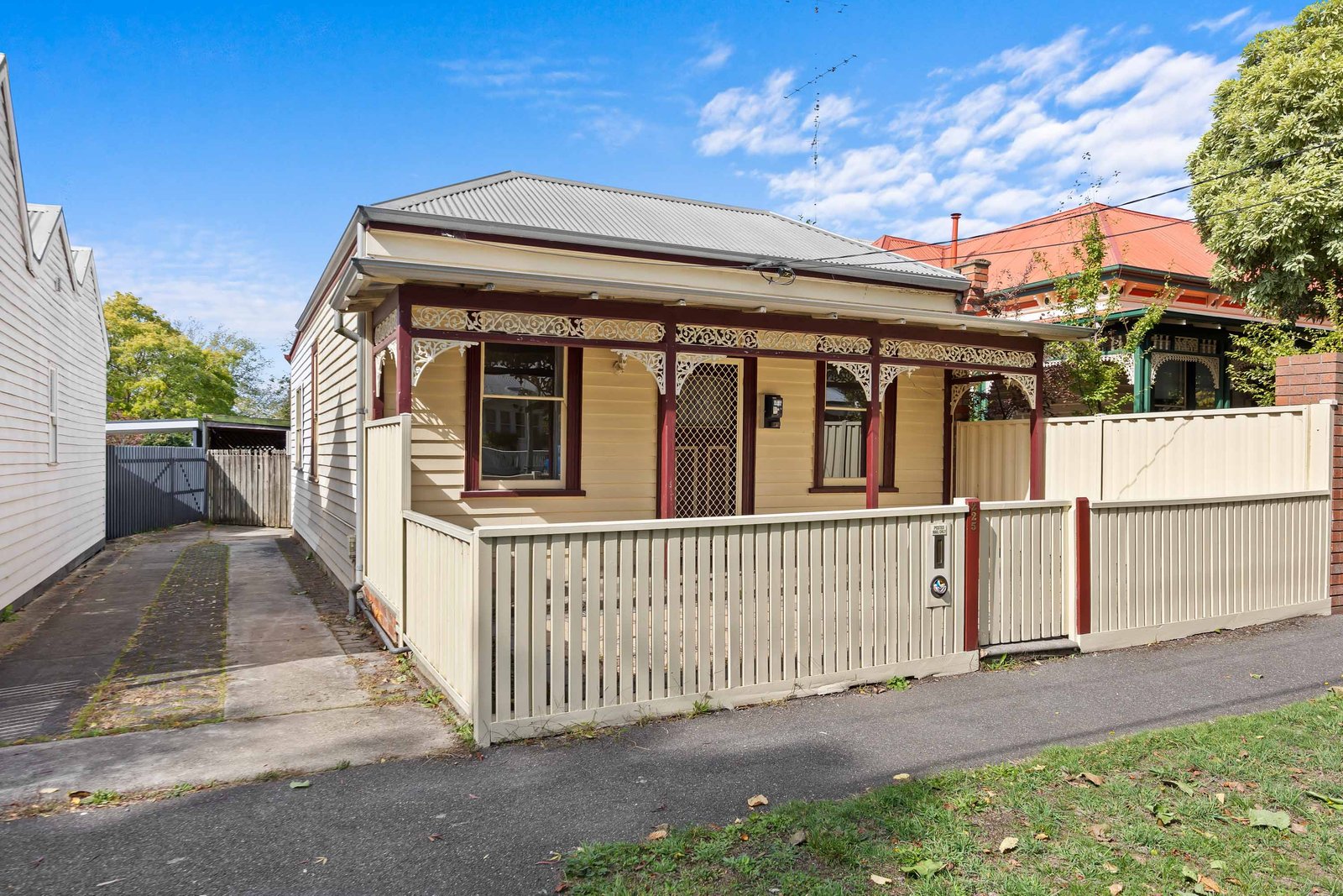 Gallery: 225 Raglan St South