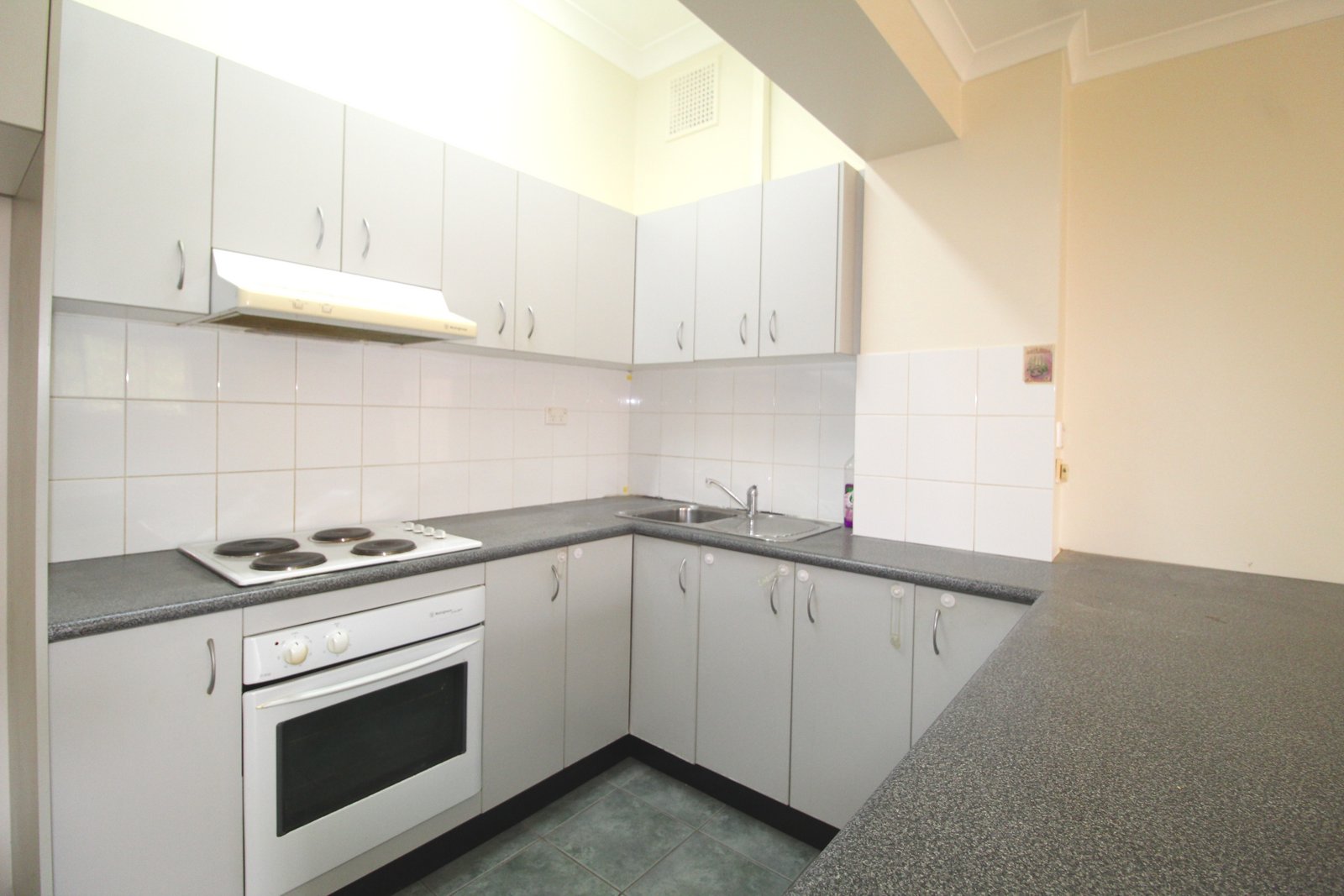 2/25 Railway Street BANKSIA 3