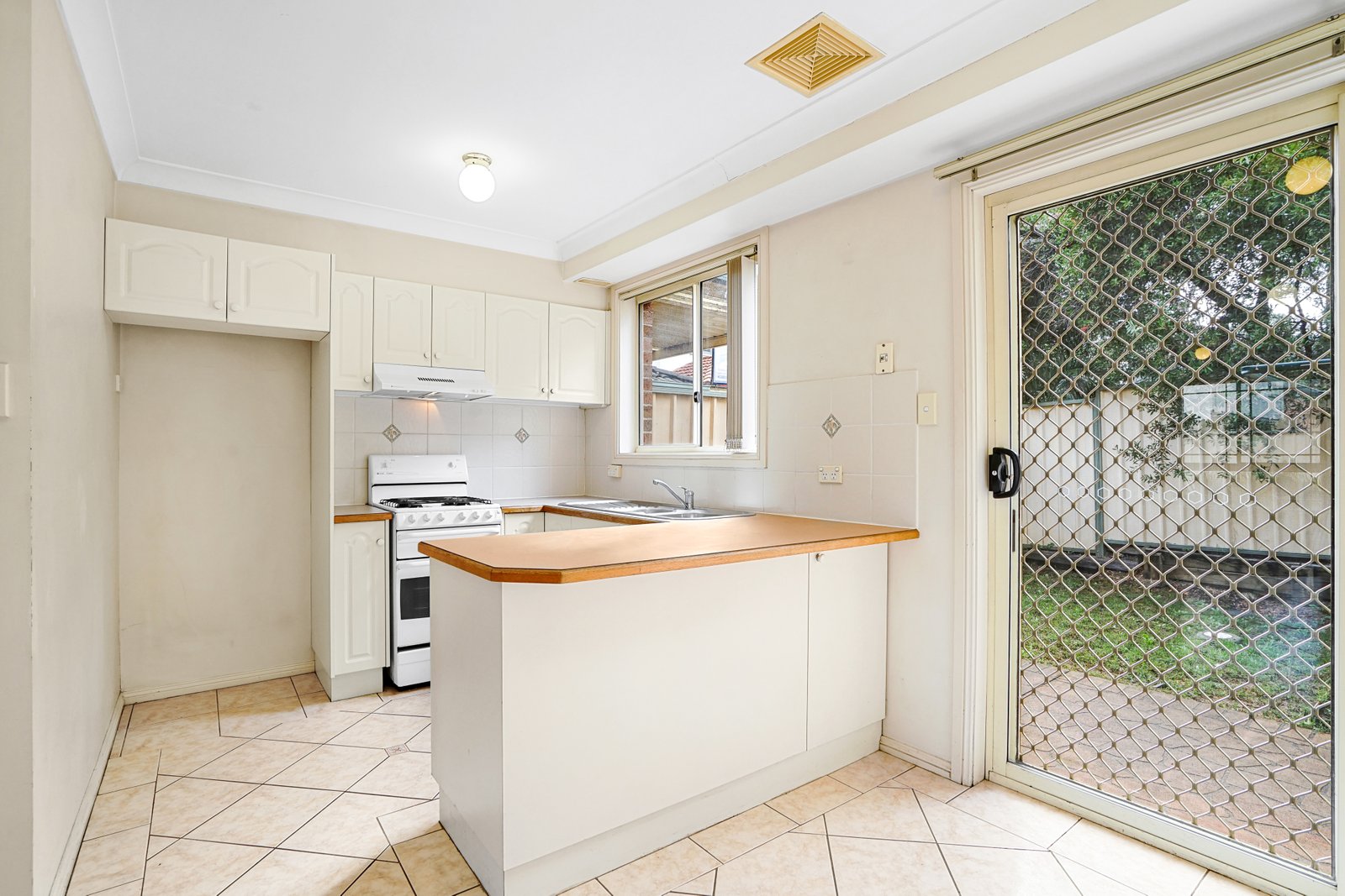 2/25 Robert Street Penrith 3