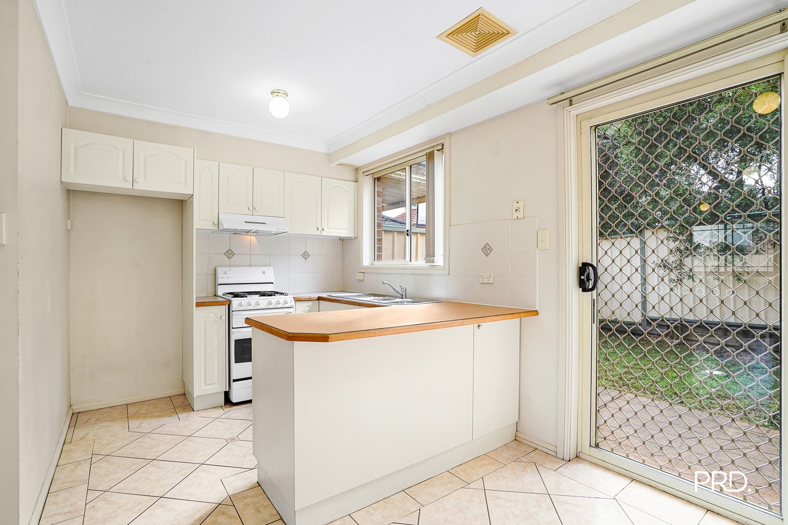 2/25 Robert Street Penrith 2