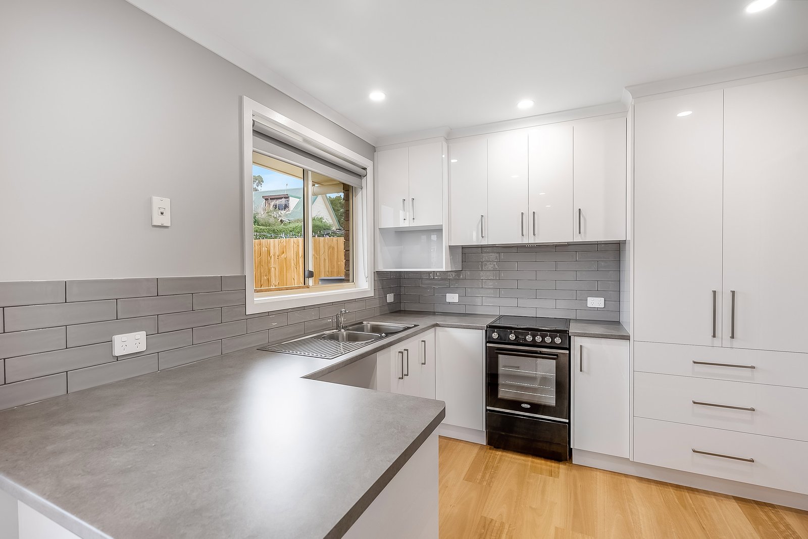 2/25 Thornbill Street KINGSTON 2