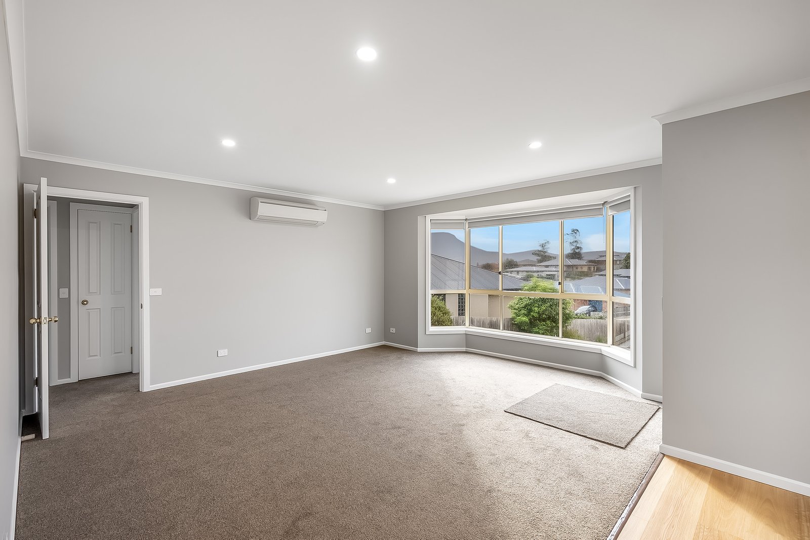 2/25 Thornbill Street KINGSTON 4