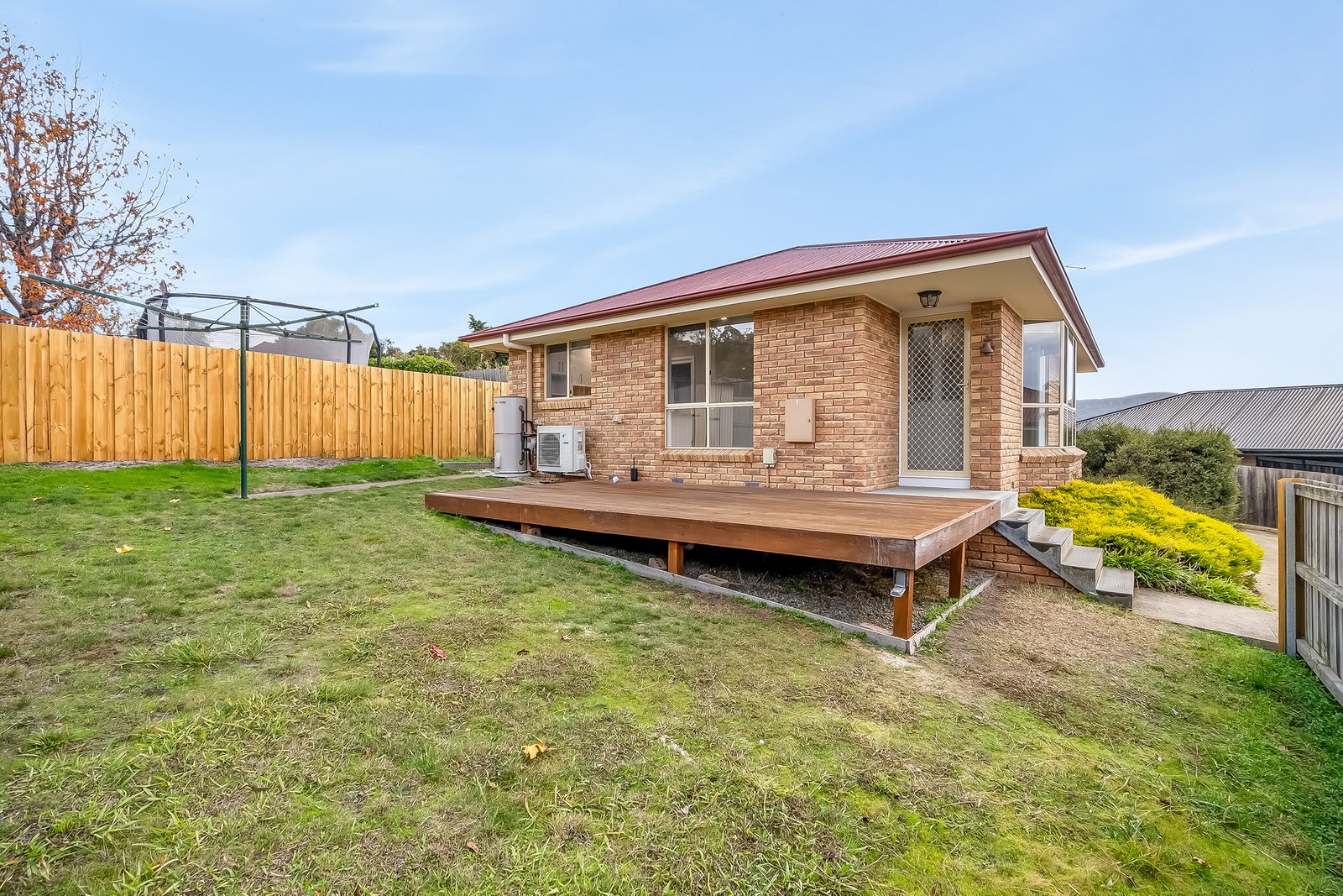 2/25 Thornbill Street KINGSTON 10
