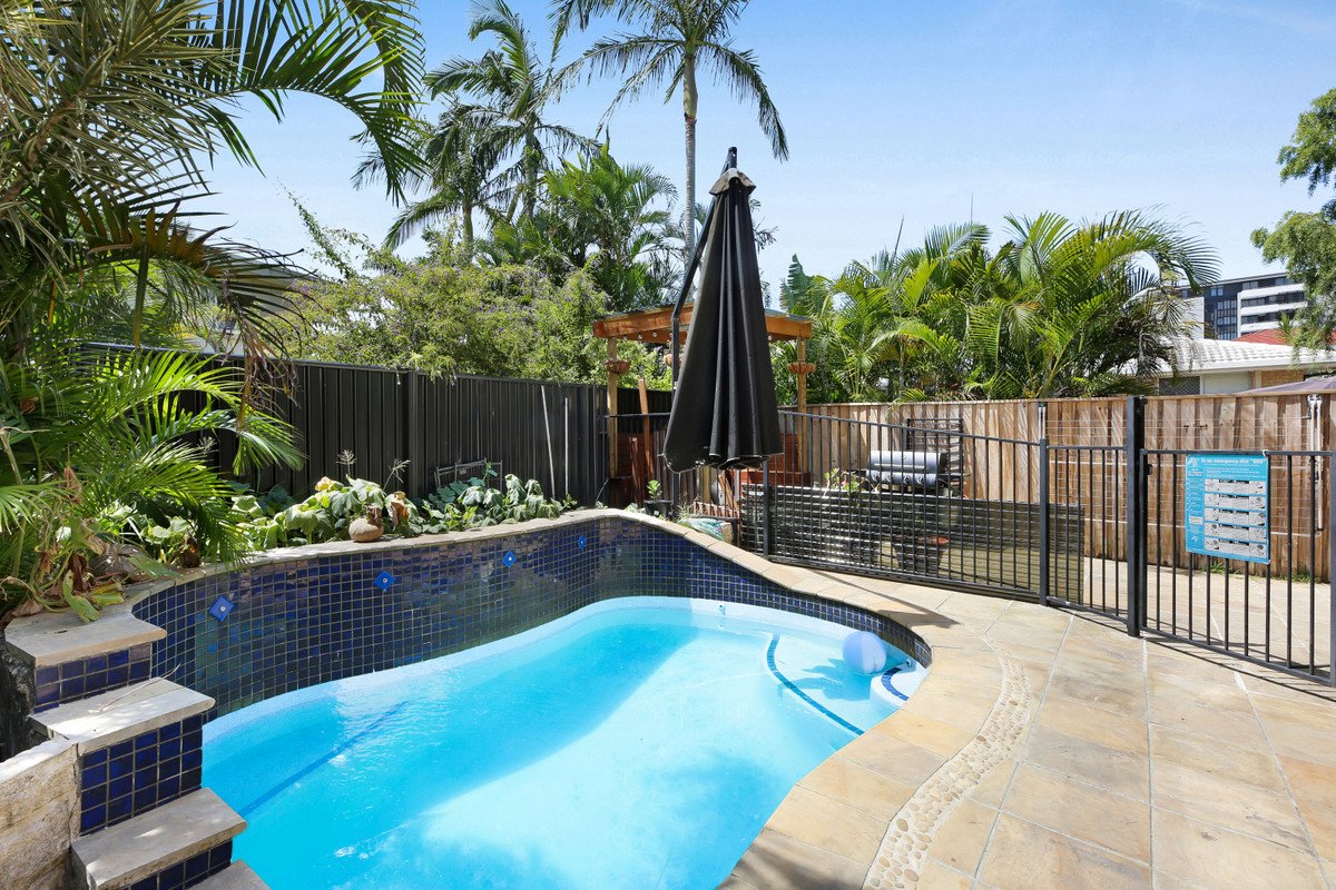 2/25 Twenty Fourth Avenue Palm Beach 2