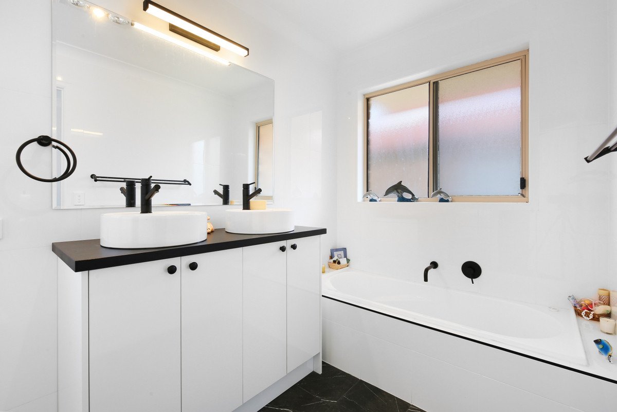 2/25 Twenty Fourth Avenue Palm Beach 17