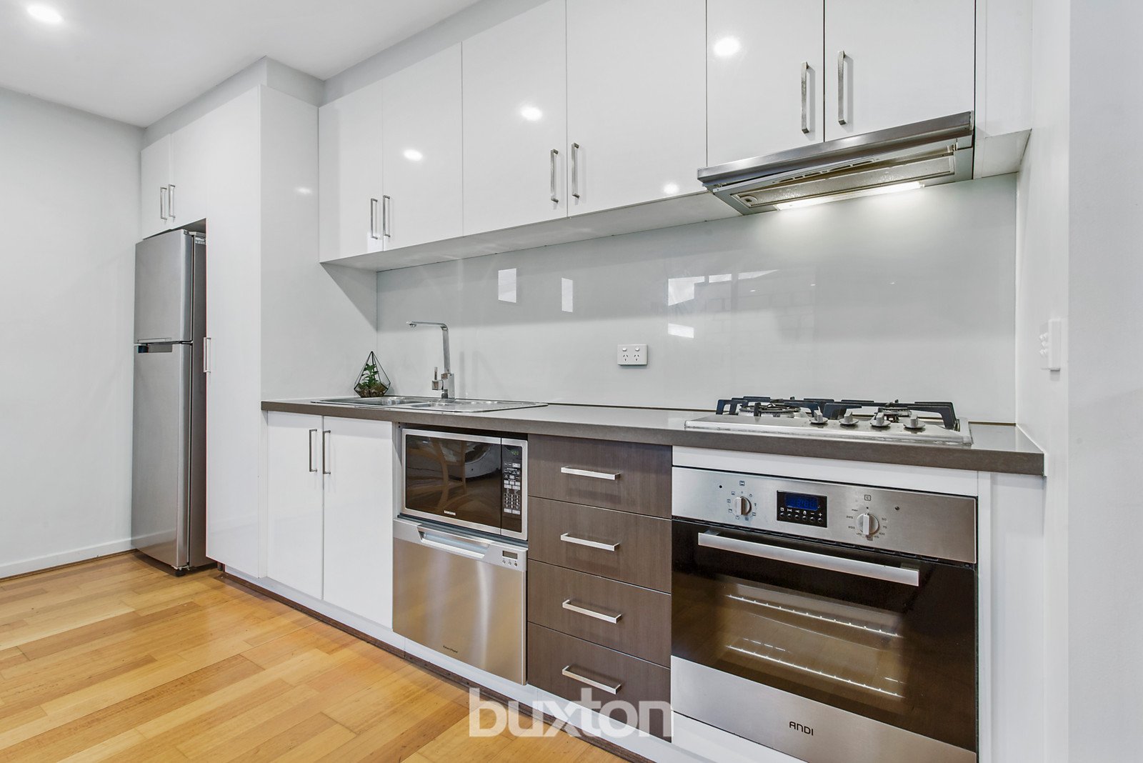 Gallery: 2/25 White Street