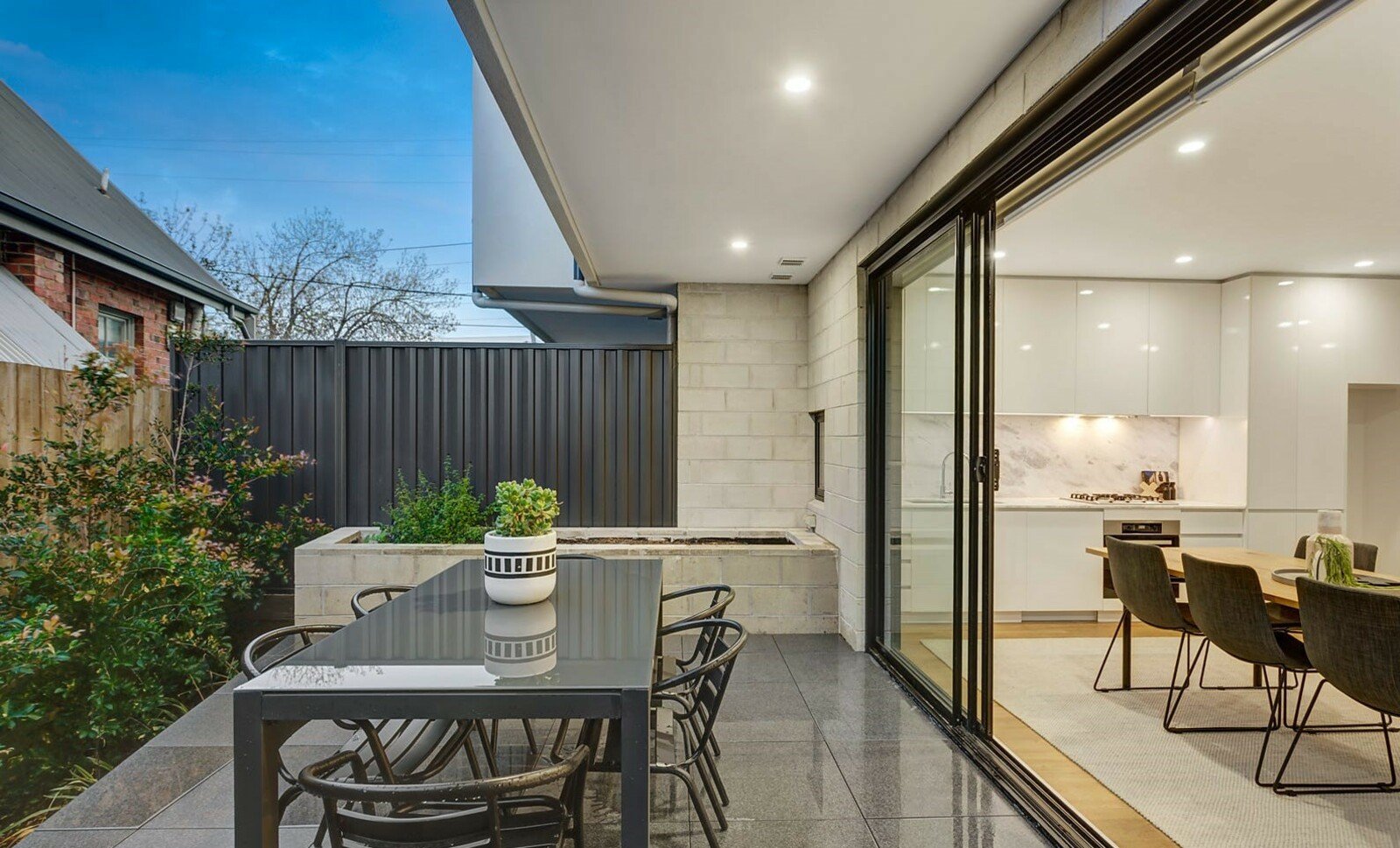 Gallery: 2/25 Willesden Road