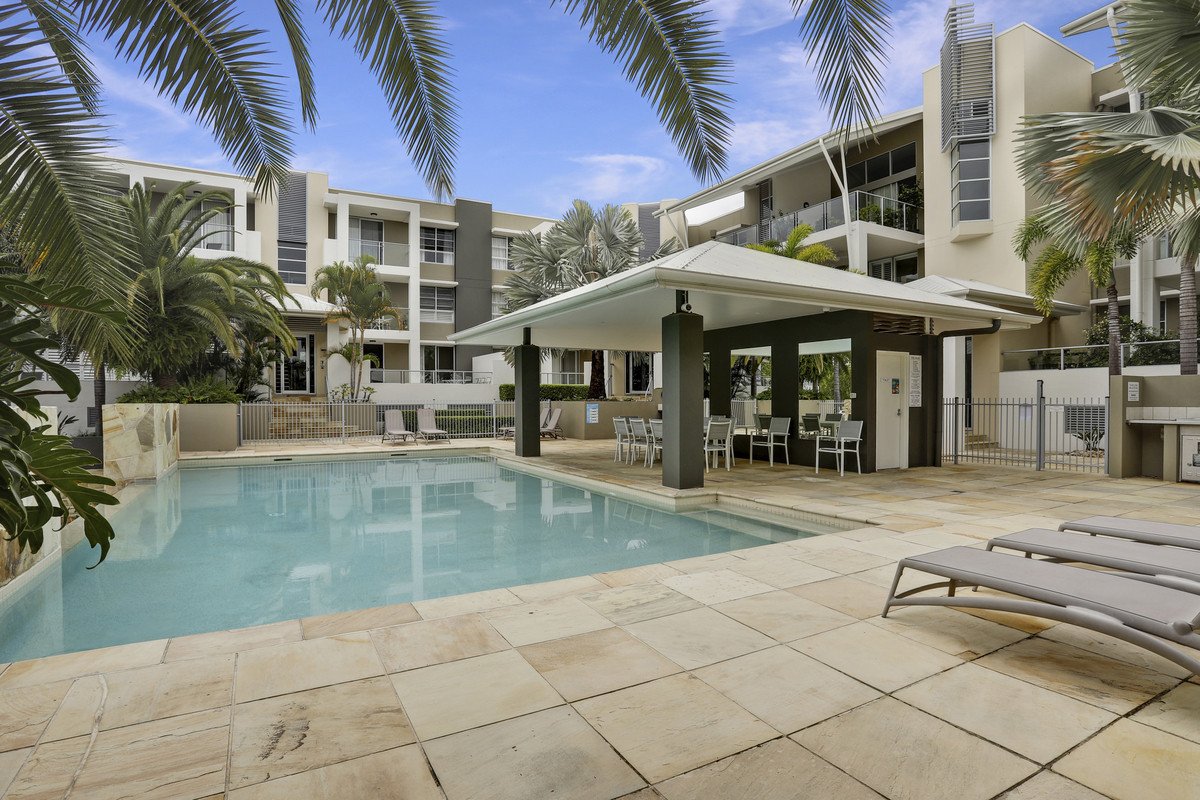 2/253 Varsity Parade VARSITY LAKES 1