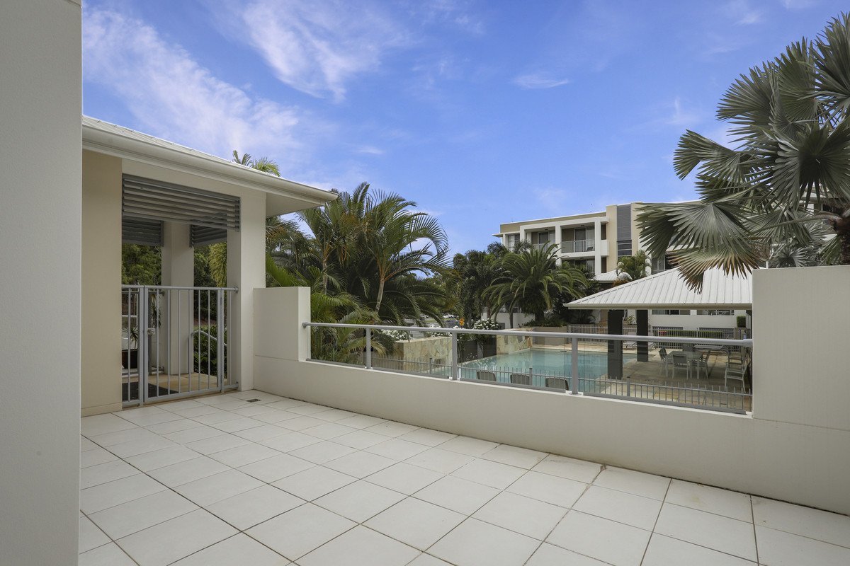 2/253 Varsity Parade VARSITY LAKES 2