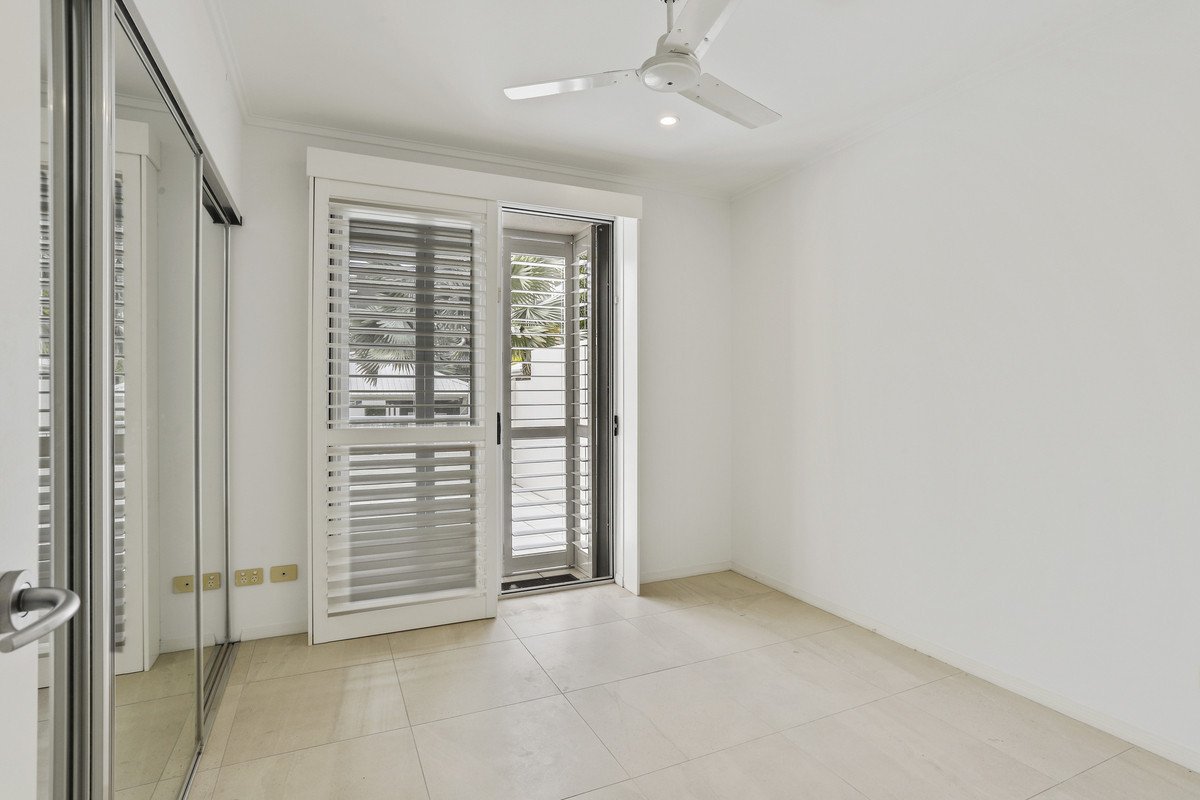 2/253 Varsity Parade VARSITY LAKES 6