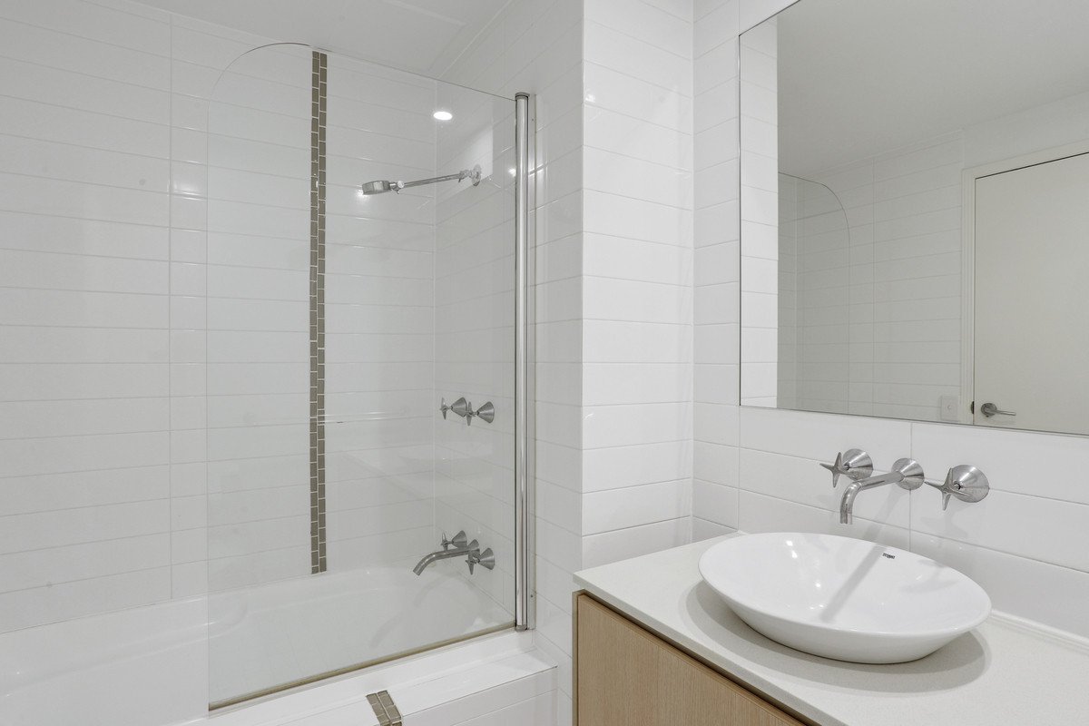 2/253 Varsity Parade VARSITY LAKES 9