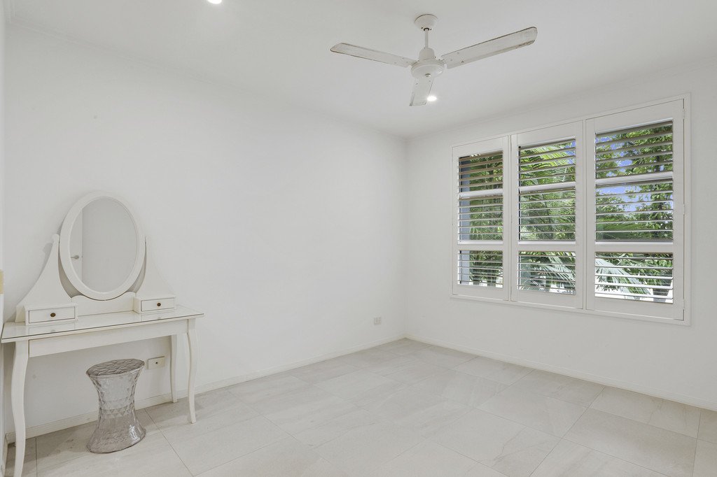 2/253 Varsity Parade VARSITY LAKES 6