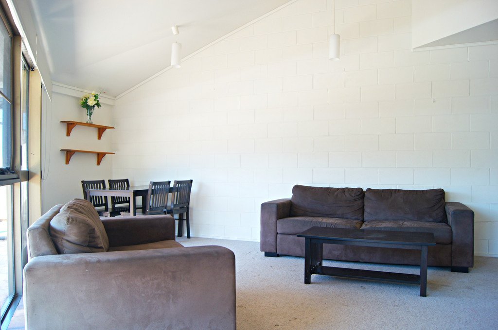 2/257 Shute Harbour Road AIRLIE BEACH 4