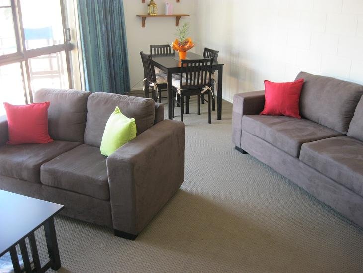 2/257 Shute Harbour Road AIRLIE BEACH 4