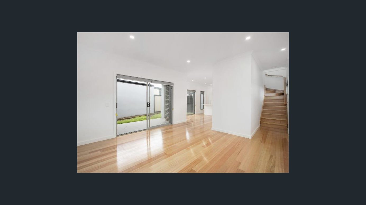 Gallery: 2/26 Castley Crescent