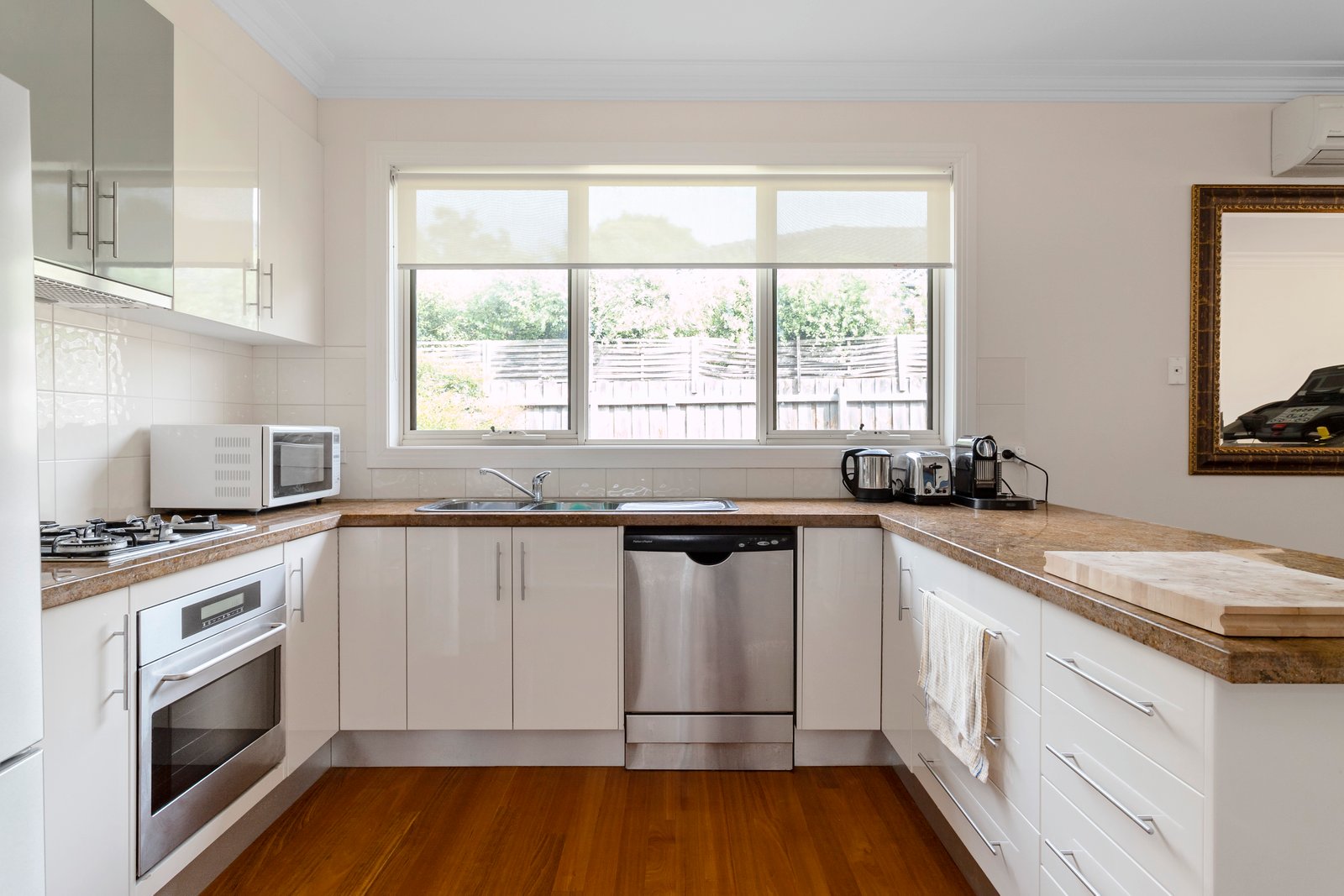 Gallery: 2/26 May Park Avenue