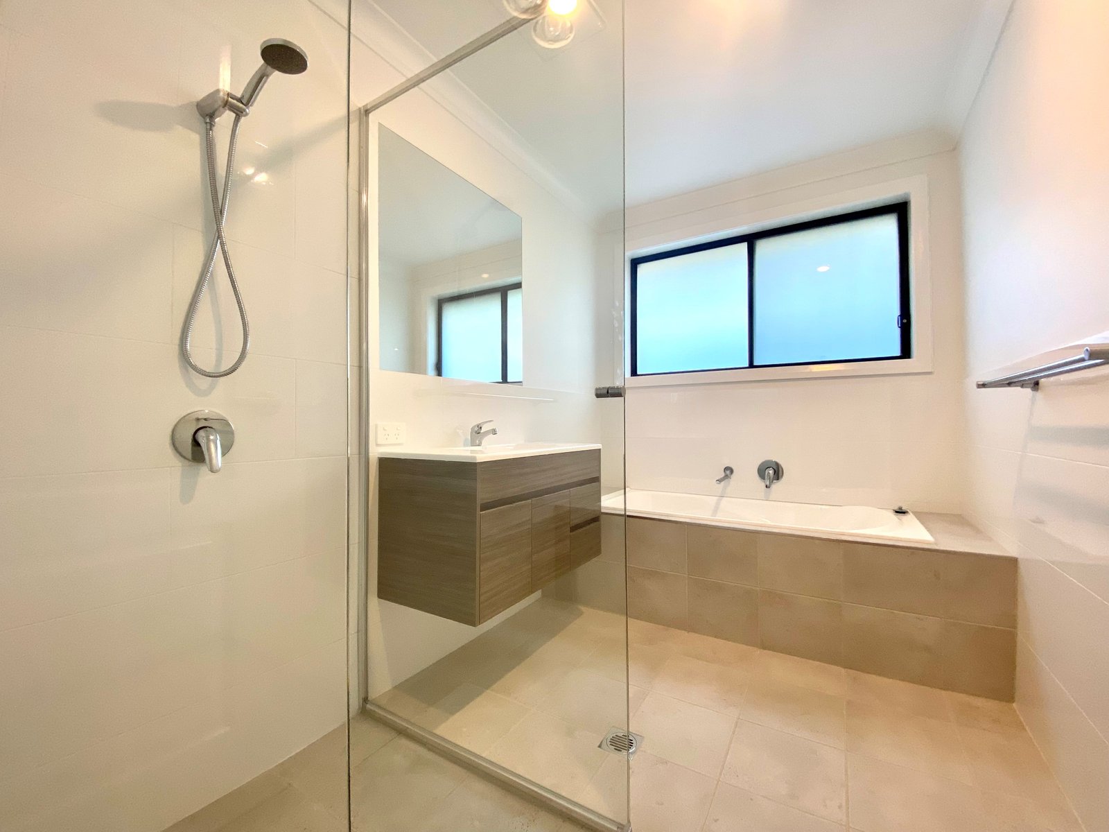 2/26 Mustang Close TAMWORTH 8