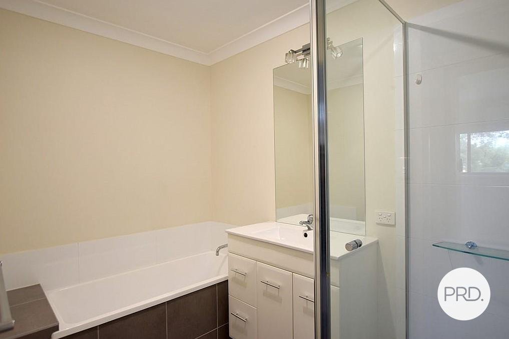 2/26 Rossella Street WEST GLADSTONE 9