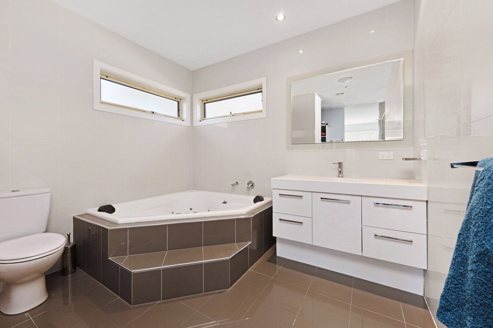 Real Estate and Property in 2/26 Stephen Street, Gisborne, VIC