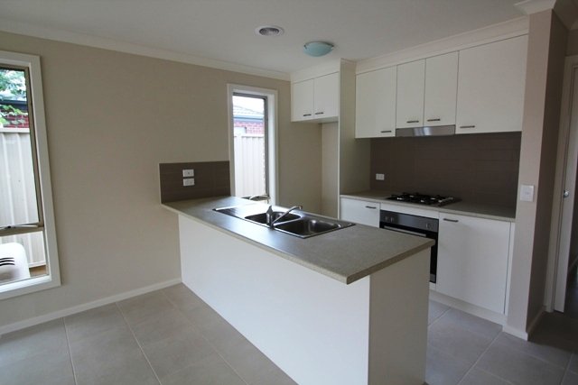 2/261 Albert Street SEBASTOPOL 2