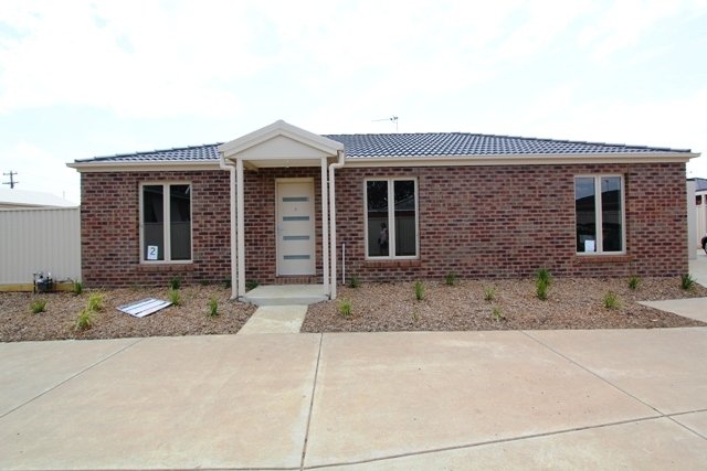 2/261 Albert Street SEBASTOPOL 12