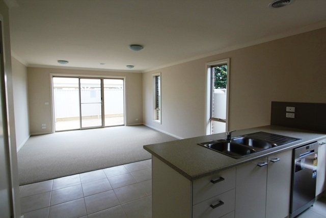 2/261 Albert Street SEBASTOPOL 3