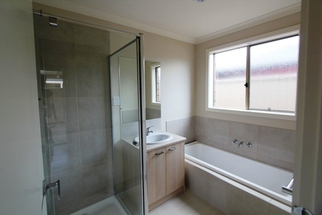 2/261 Albert Street SEBASTOPOL 3