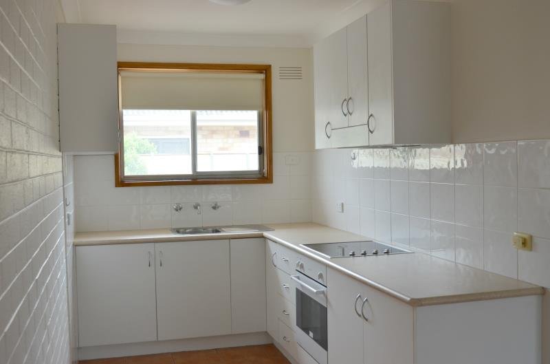 2/263 Bourke Street TOLLAND 3