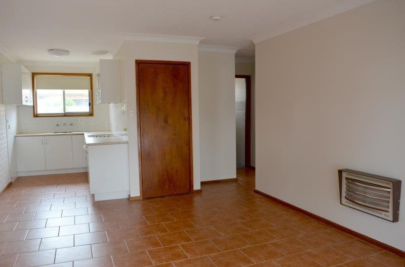 2/263 Bourke Street TOLLAND 4