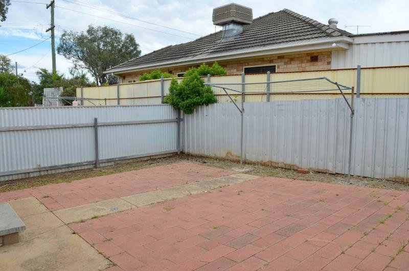 2/263 Bourke Street TOLLAND 8
